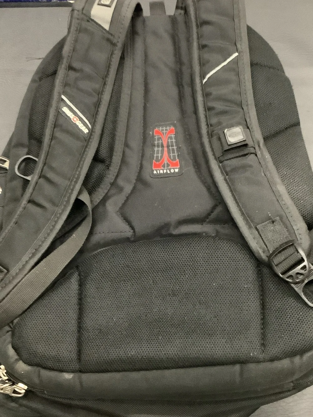 SwissGear Black and Navy Men's Backpack with Front Clip